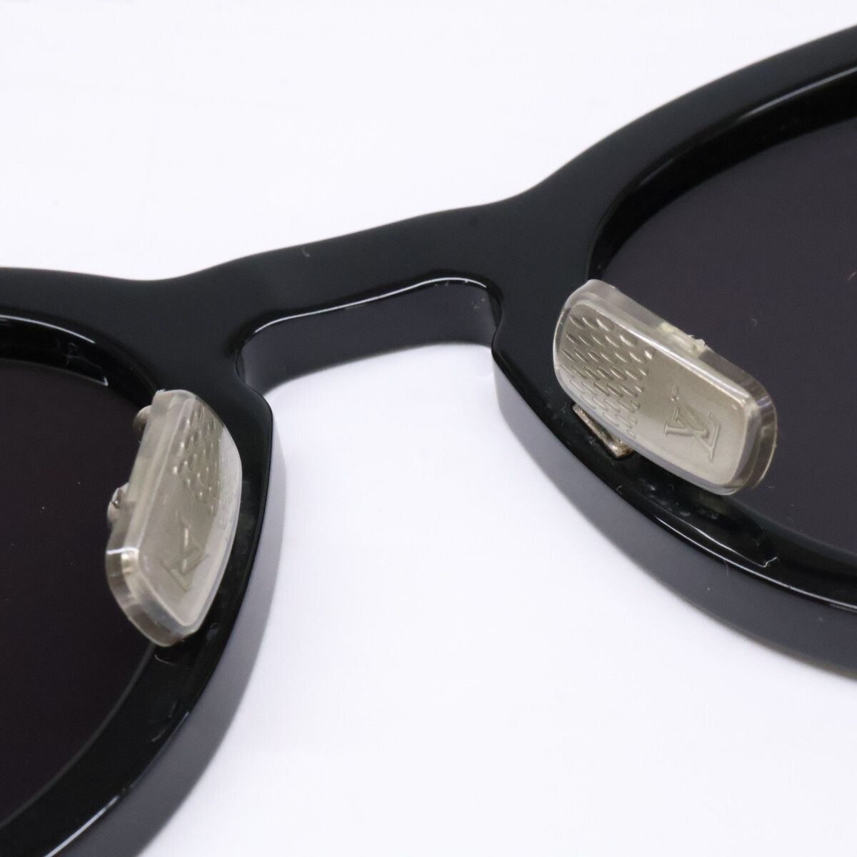 Louis Vuitton Vintage LV Confidence Round Eyewear — view 7