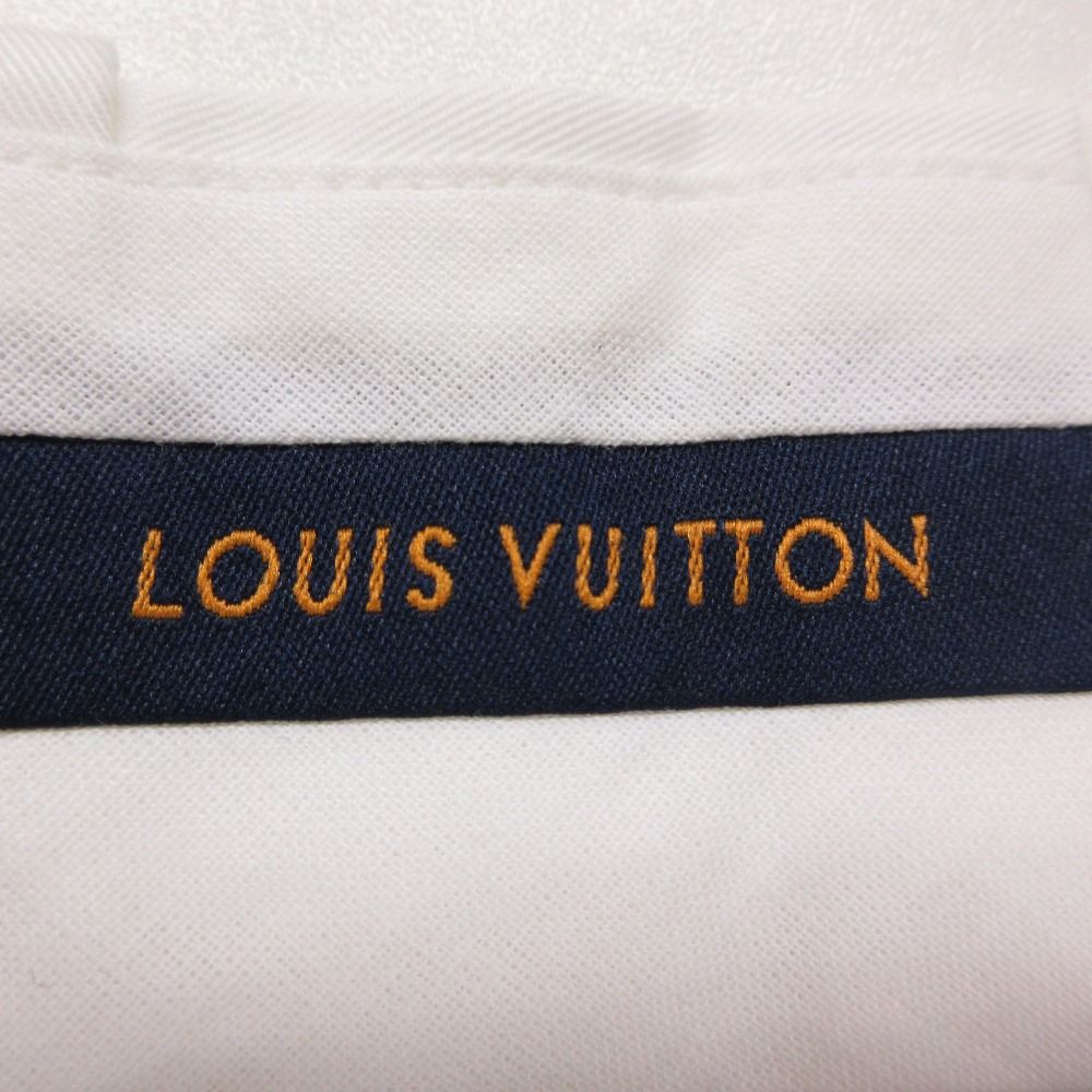 Louis Vuitton Shorts LV Logo Patch White — view 3