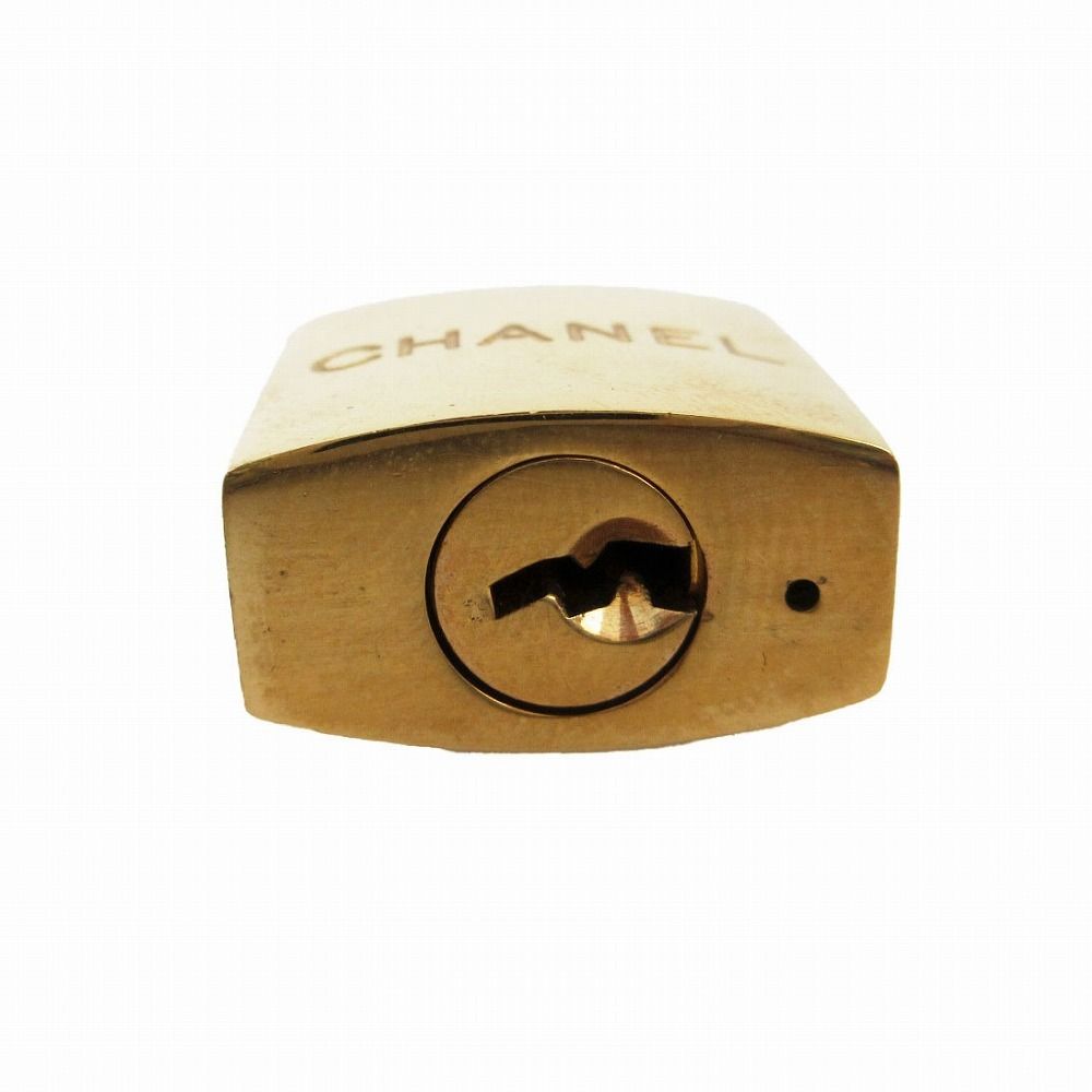 Chanel CC Logo Key Cadena Padlock Gold — view 4