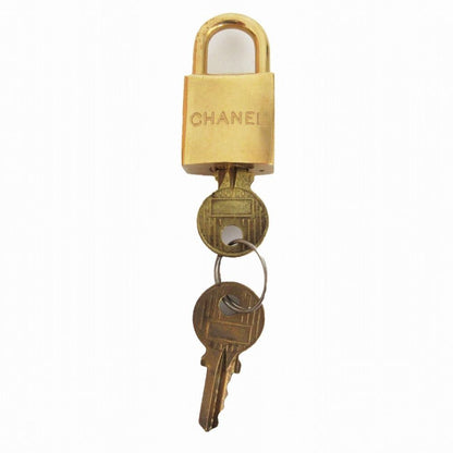 Chanel CC Logo Key Cadena Padlock Gold — view 2