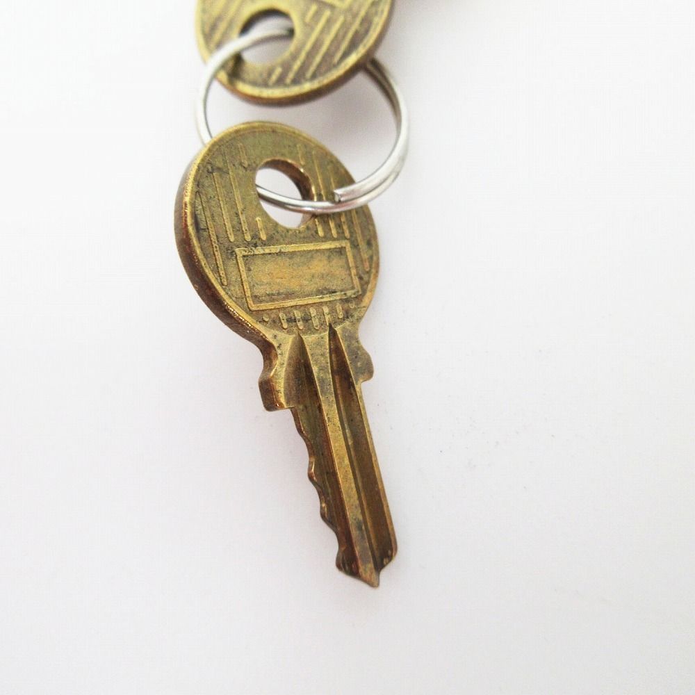Chanel CC Logo Key Cadena Padlock Gold — view 3