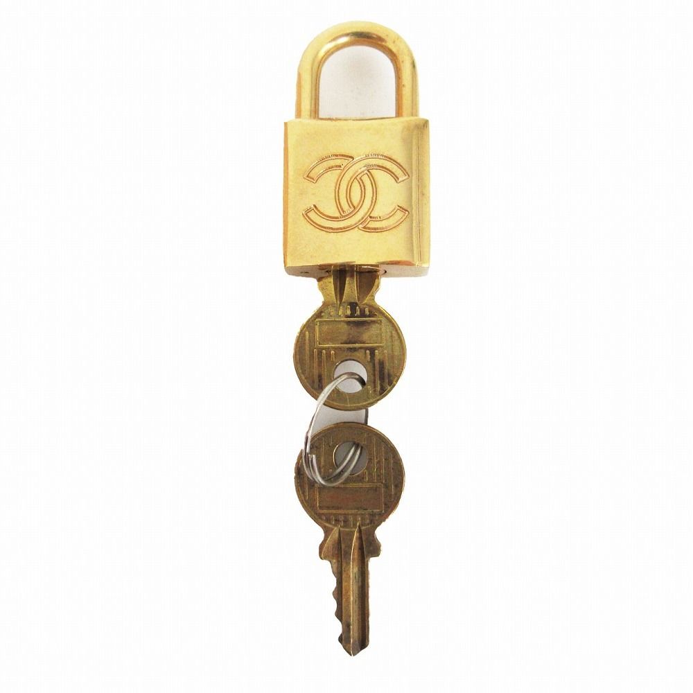 Chanel CC Logo Key Cadena Padlock Gold