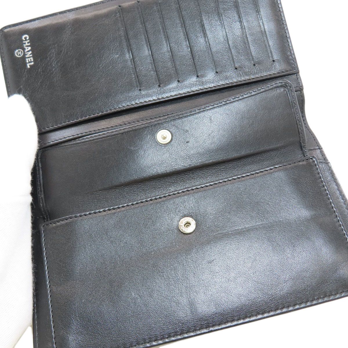 Chanel CC Logo Studs Silver Wallet Leather — view 9