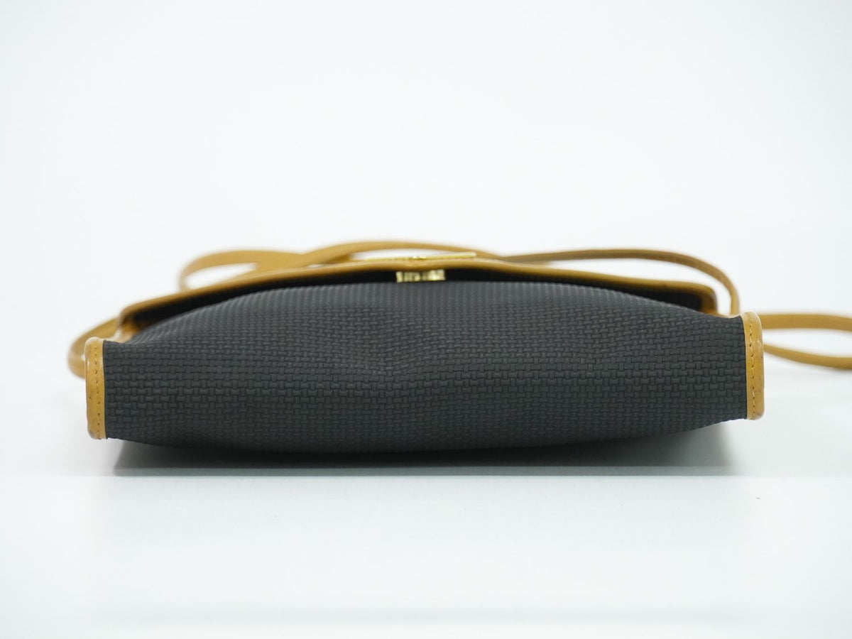 Saint Laurent YSL Shoulder Bag Pochette Black Second — view 3