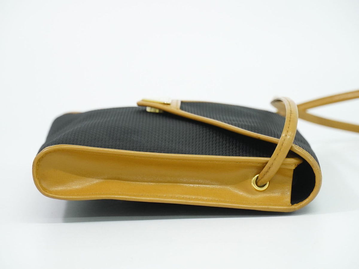 Saint Laurent YSL Shoulder Bag Pochette Black Second — view 4