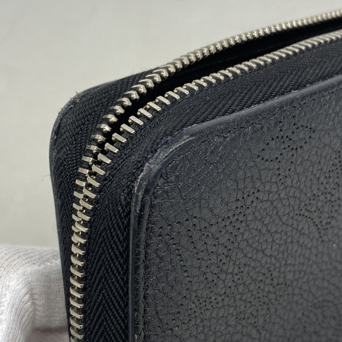 Louis Vuitton Wallet Mahina Zippy Noir — view 7