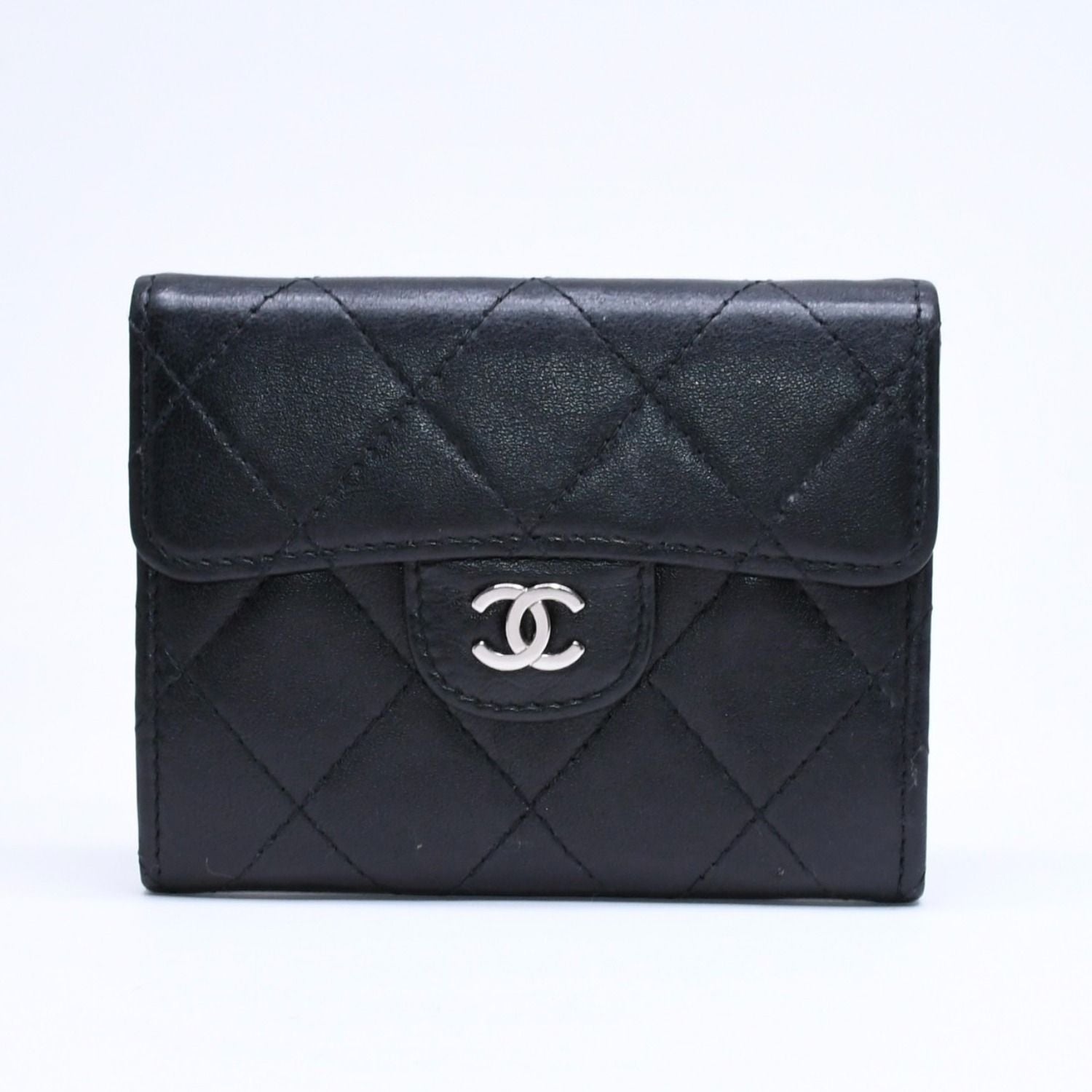 Chanel Quilted Coin Card Holder Purse CC Logo Lambskin Silver