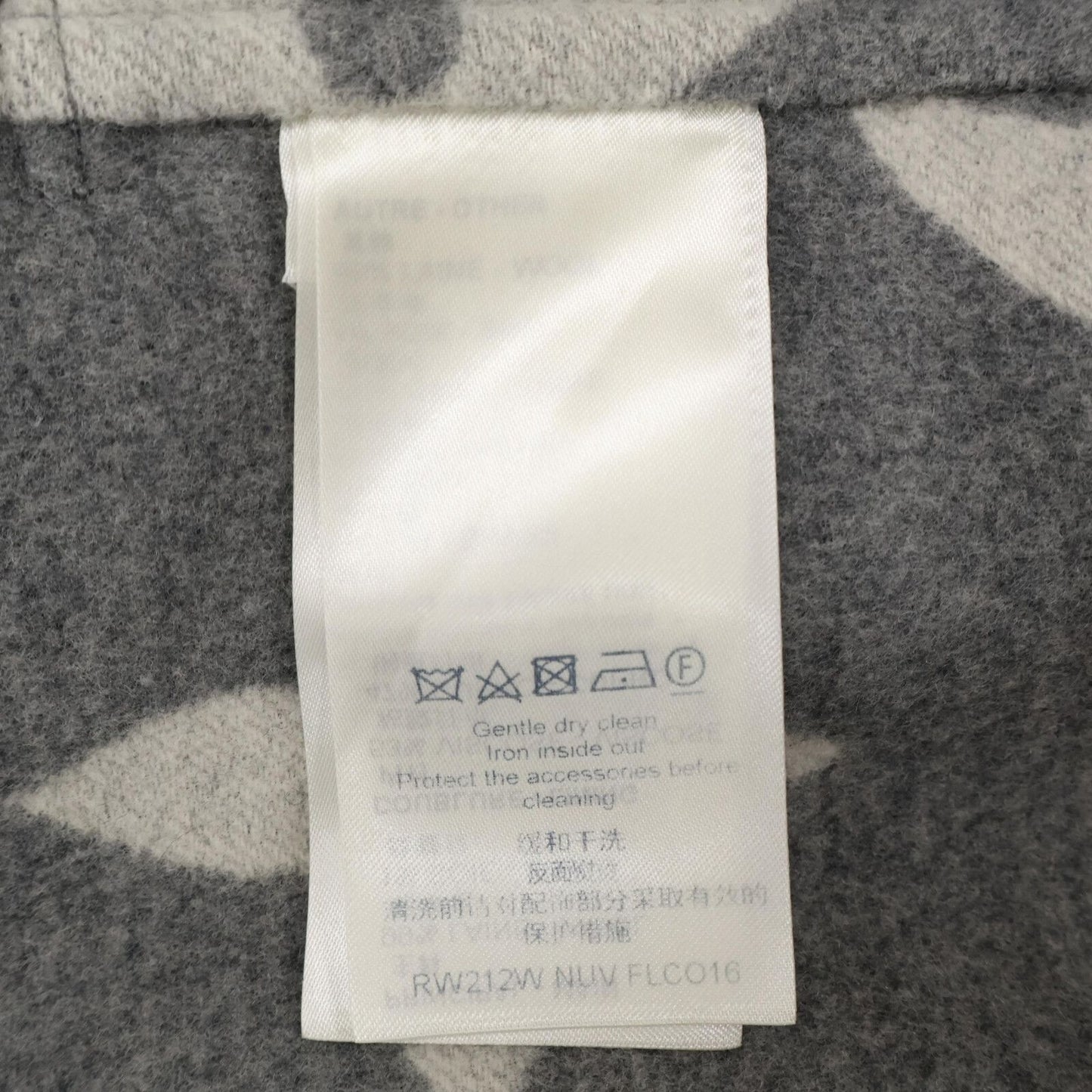 Louis Vuitton Nuv Monogram Giant Double Face 32 Jacket — view 6