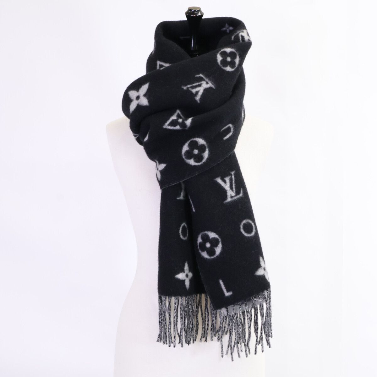Louis Vuitton Cashmere 100 Reykjavik Cloud Scarf — view 6