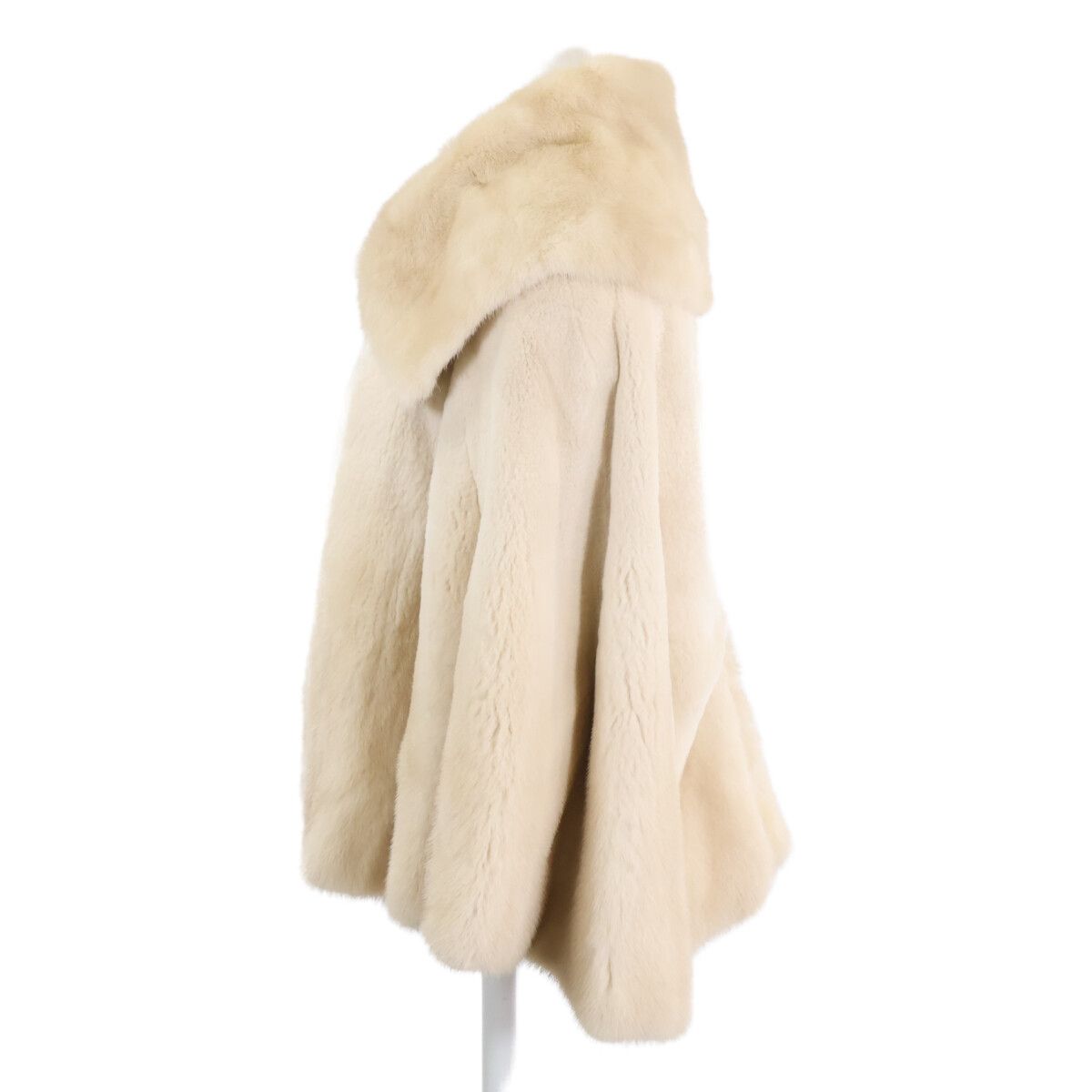 Louis Vuitton Wnl Mink Poncho 36 Cape — view 3