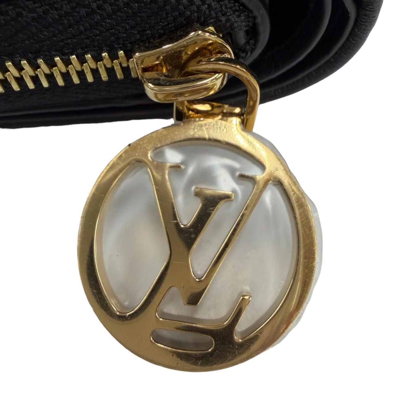 Louis Vuitton Coussin Portefeuille Lou Lambskin Monogram Compact Wallet Black — view 9
