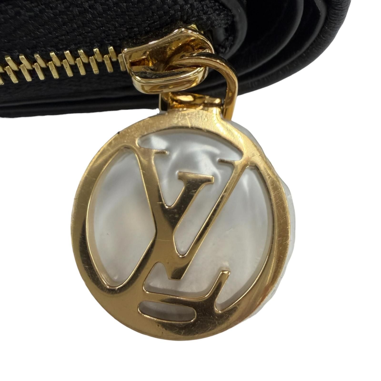 Louis Vuitton Coussin Portefeuille Lou Lambskin Monogram Compact Wallet Black — view 9