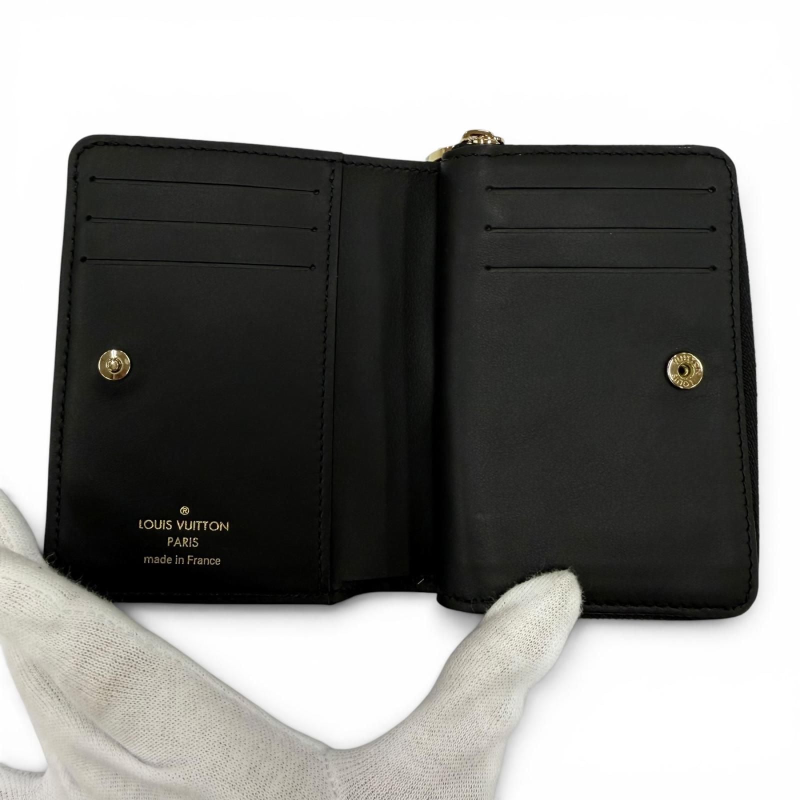 Louis Vuitton Coussin Portefeuille Lou Lambskin Monogram Compact Wallet Black — view 6