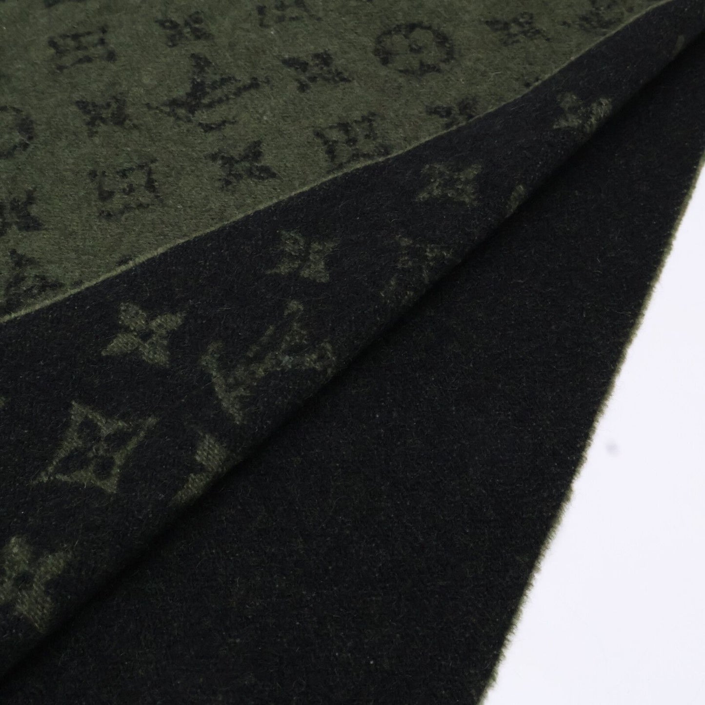 Louis Vuitton Echarpe Monogram Gradient Wool Cashmere Fringe — view 2