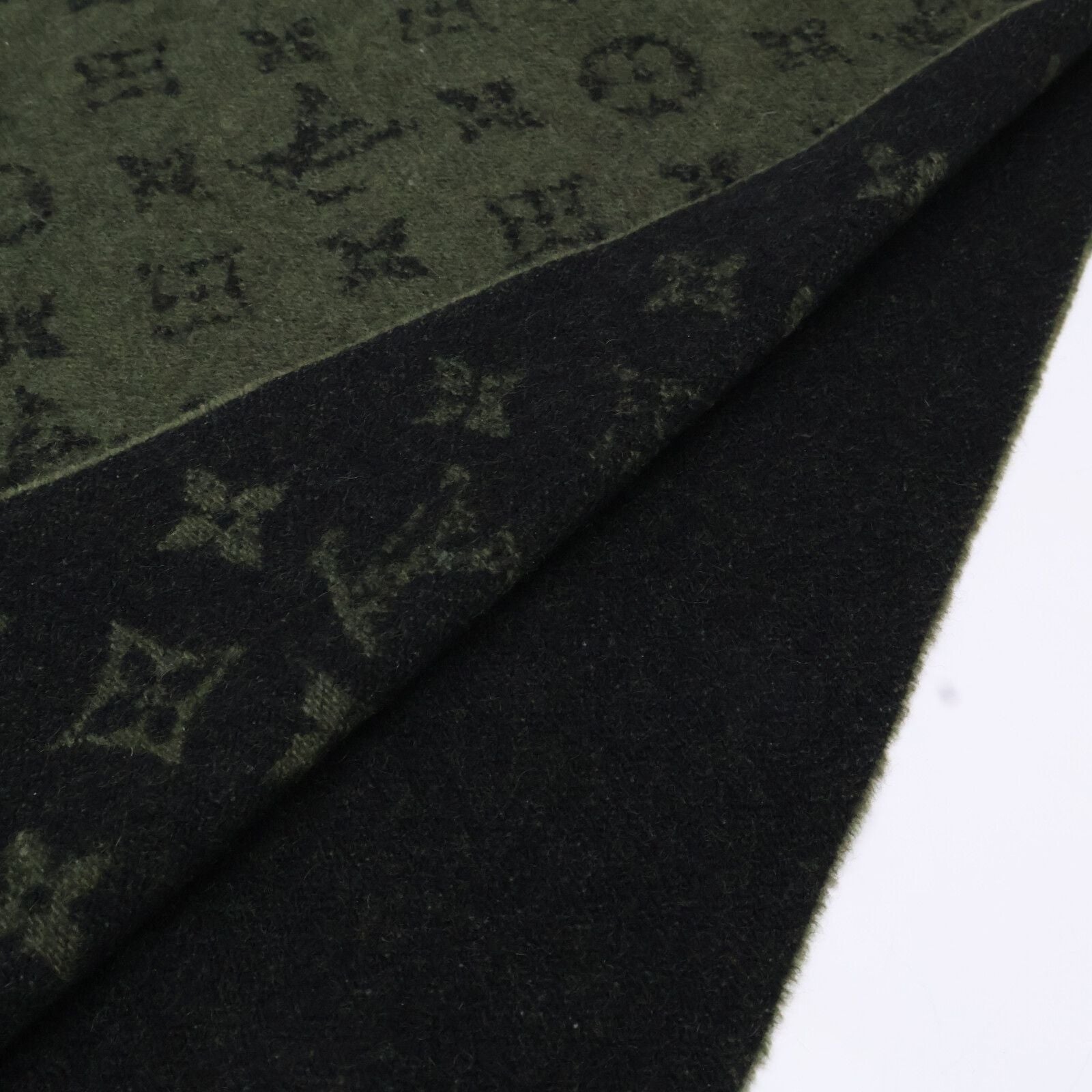 Louis Vuitton Echarpe Monogram Gradient Wool Cashmere Fringe — view 2
