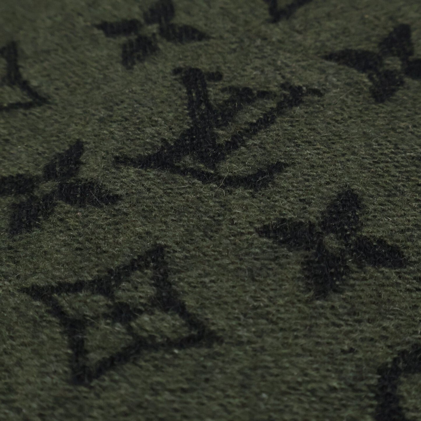 Louis Vuitton Echarpe Monogram Gradient Wool Cashmere Fringe — view 7