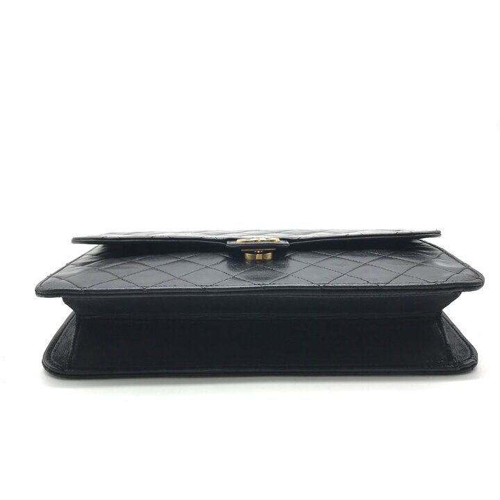 Chanel Shoulder Bag Chain Flap Gold Vintage Black — view 4