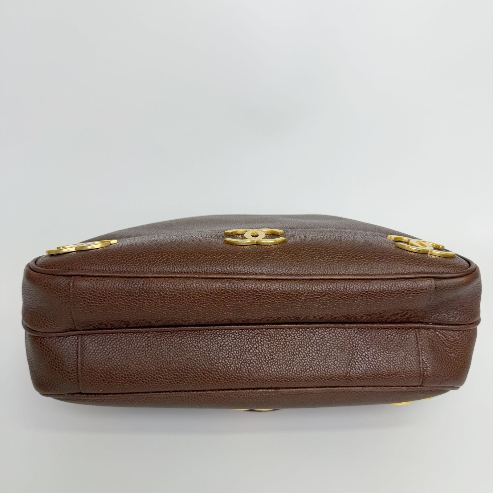 Chanel CC Logo Charm Chain Shoulder Bag Caviar Leather Brown Gold Vintage — view 7