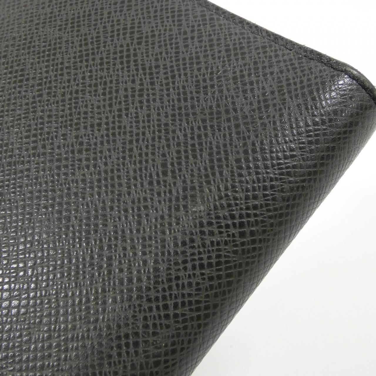 Louis Vuitton Taiga Zippy Oh Wallet — view 6