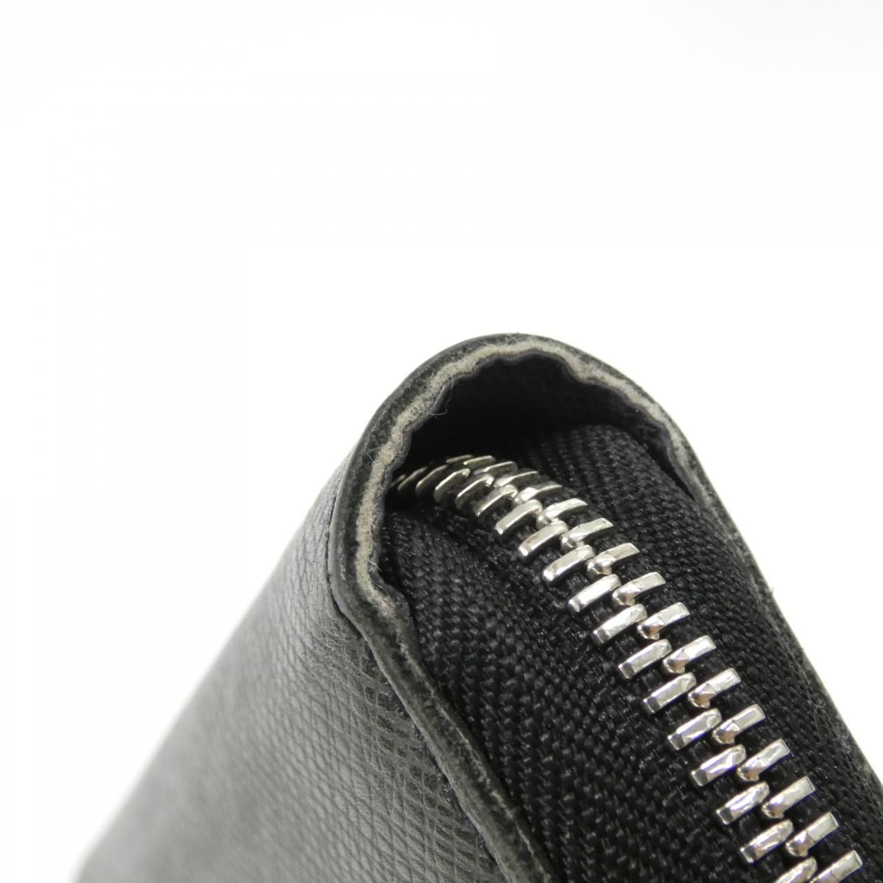 Louis Vuitton Taiga Zippy Oh Wallet — view 3
