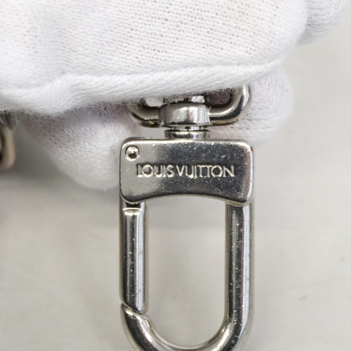 Louis Vuitton Key Holder Charm Porte Cles Initial LV Silver — view 3