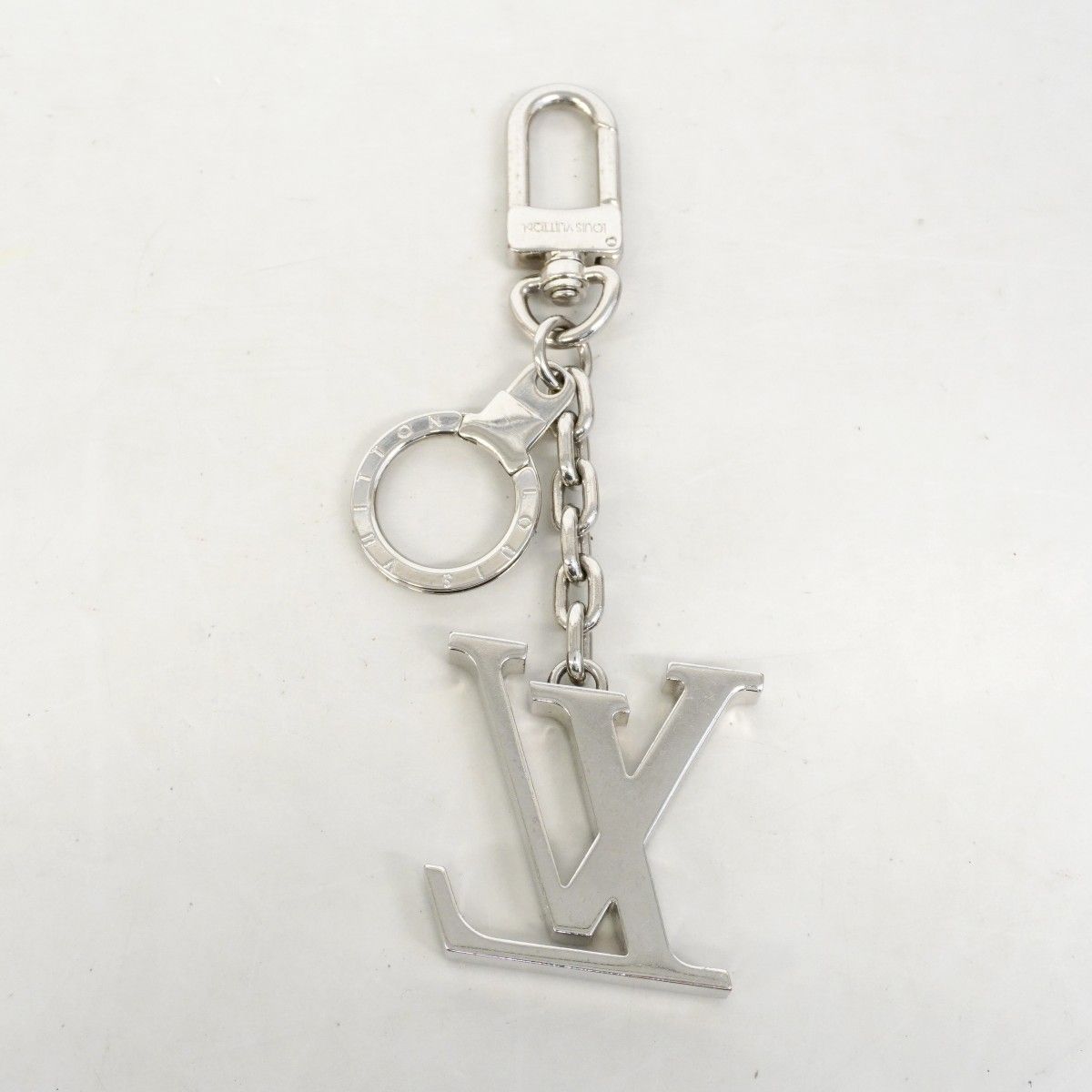 Louis Vuitton Key Holder Charm Porte Cles Initial LV Silver — view 8