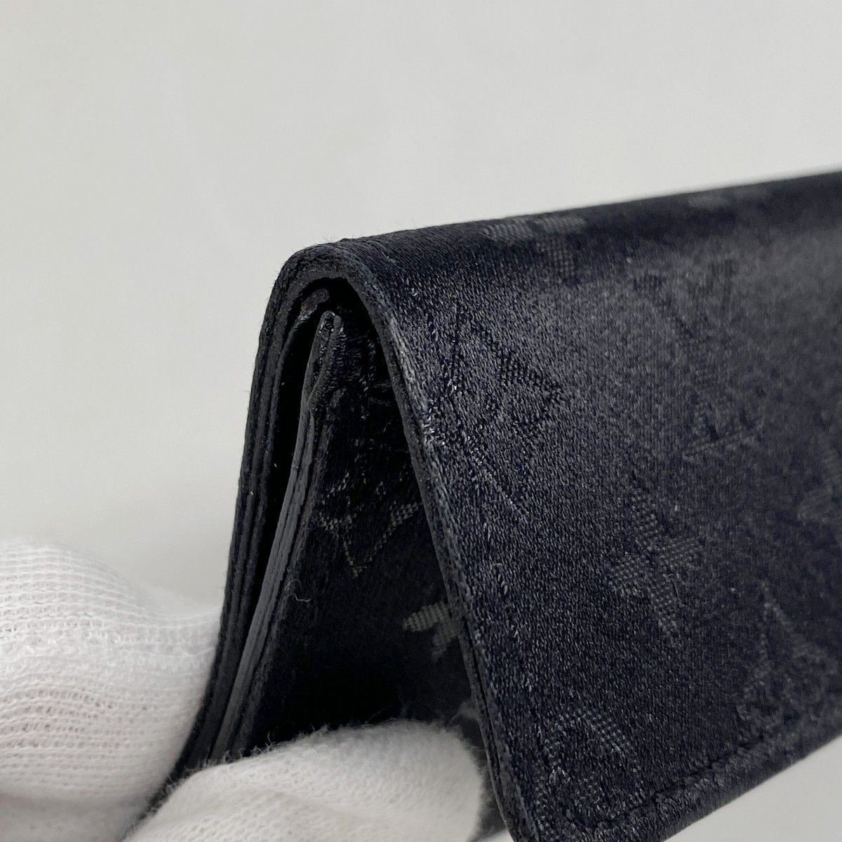 Louis Vuitton Coin Case Monogram Satin Porte-Monnaie Noir — view 6