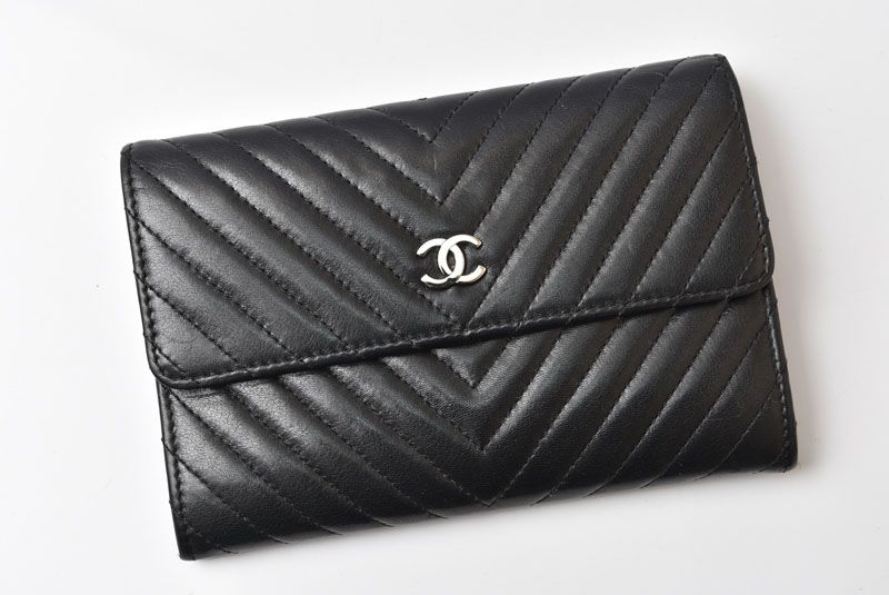 Chanel Wallet Bifold Fold Chez Blanc Stitch Black — view 2