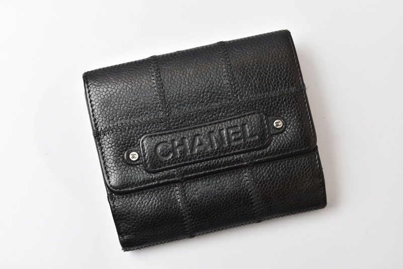 Chanel Bifold Wallet Vintage Chocolate Bar Hook CC Logo Black Leather Compact — view 2