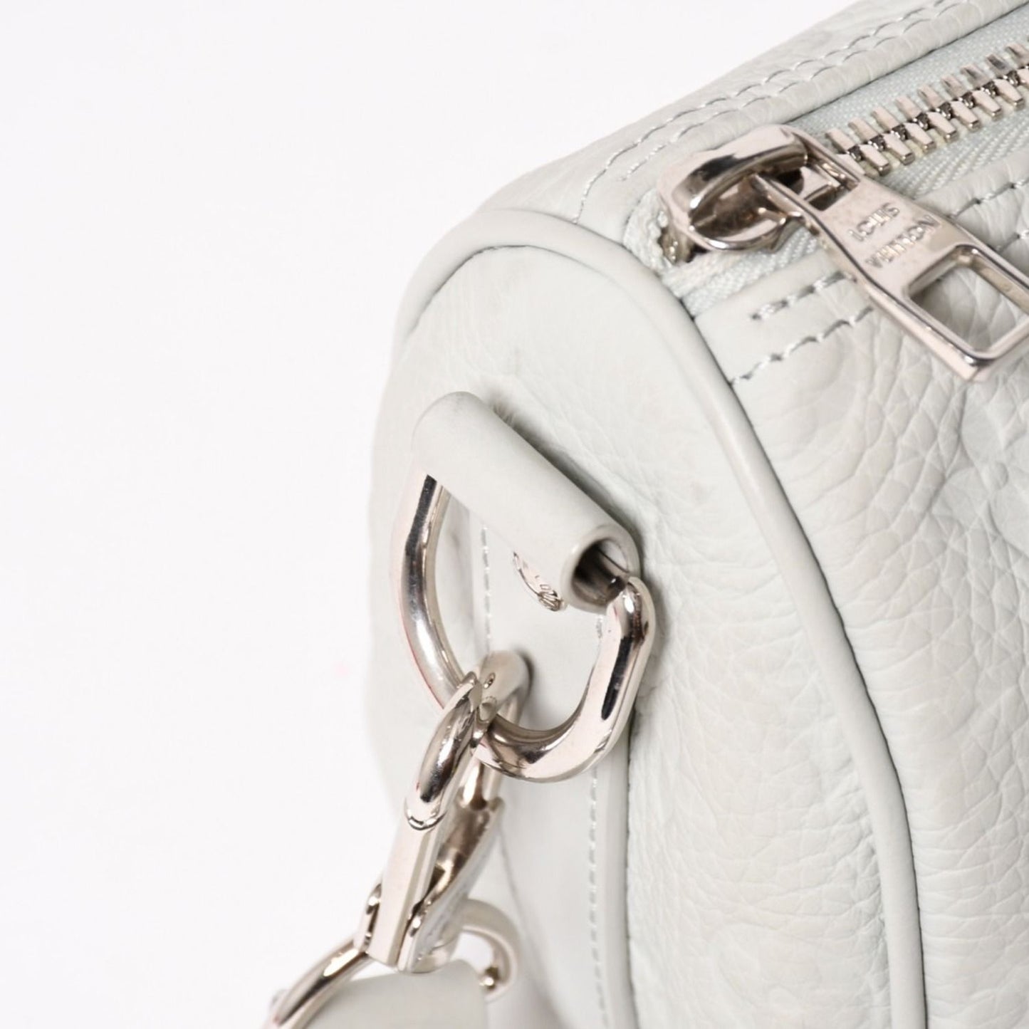 Louis Vuitton Keepall Bandouliere 25 Taurillon Monogram Mineral Gray — view 5
