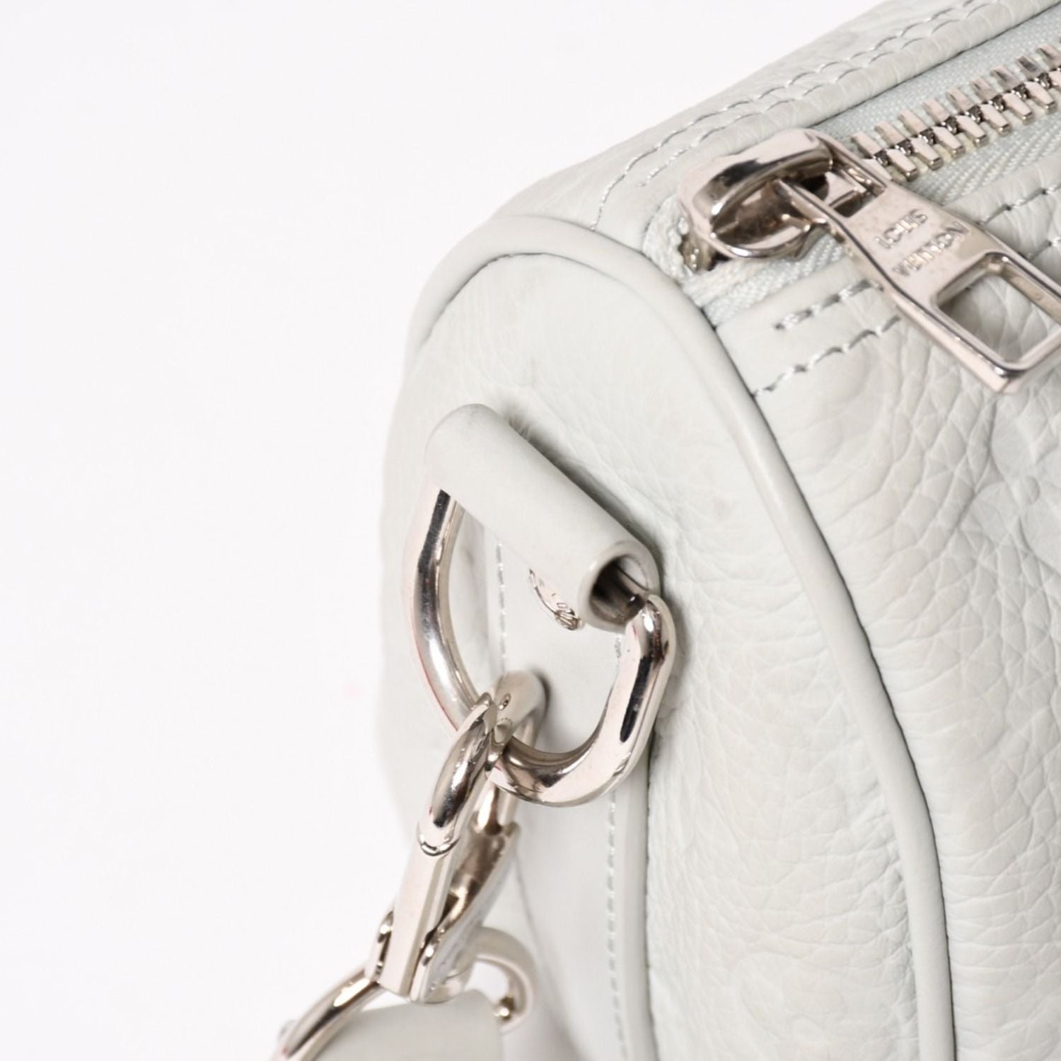Louis Vuitton Keepall Bandouliere 25 Taurillon Monogram Mineral Gray — view 5