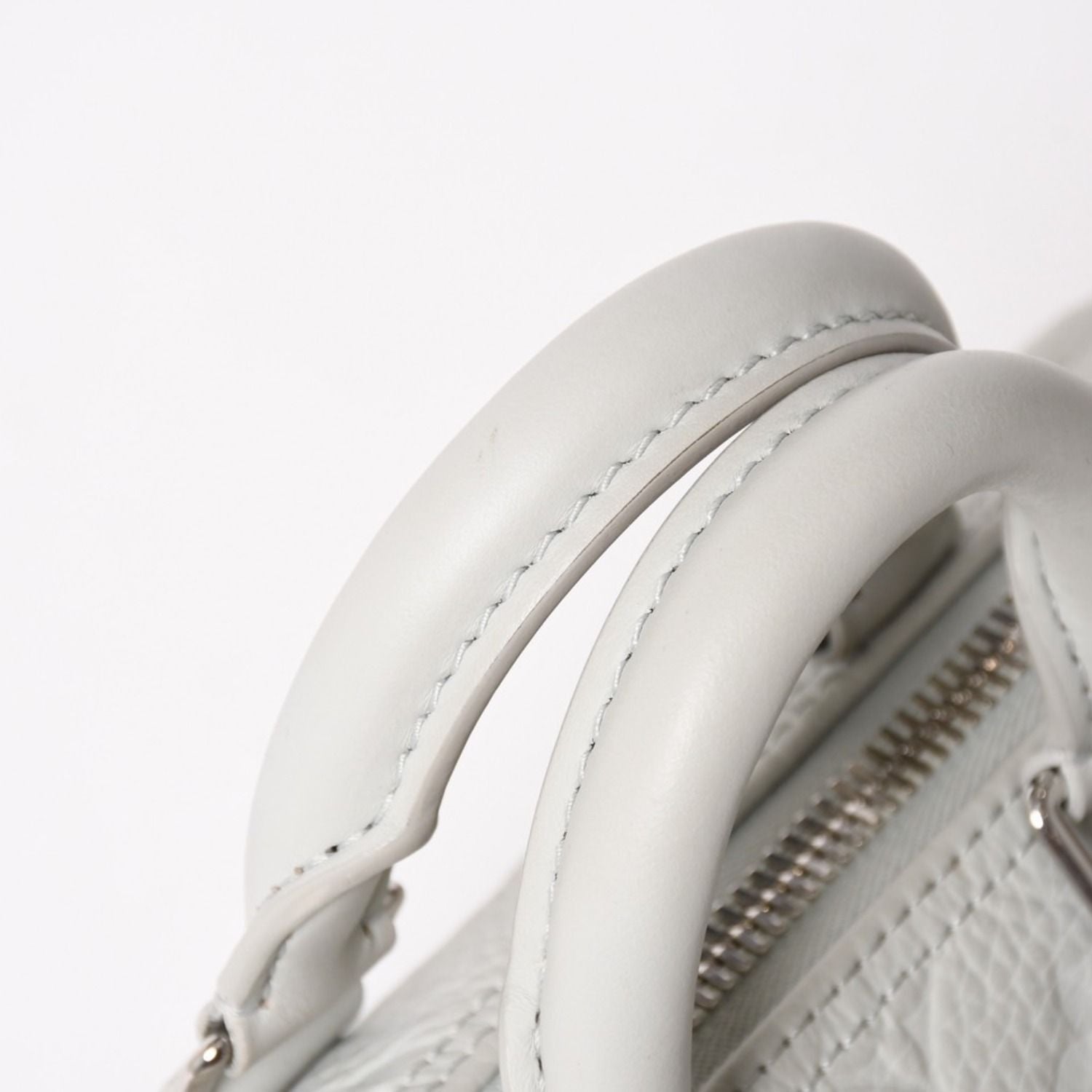 Louis Vuitton Keepall Bandouliere 25 Taurillon Monogram Mineral Gray — view 8