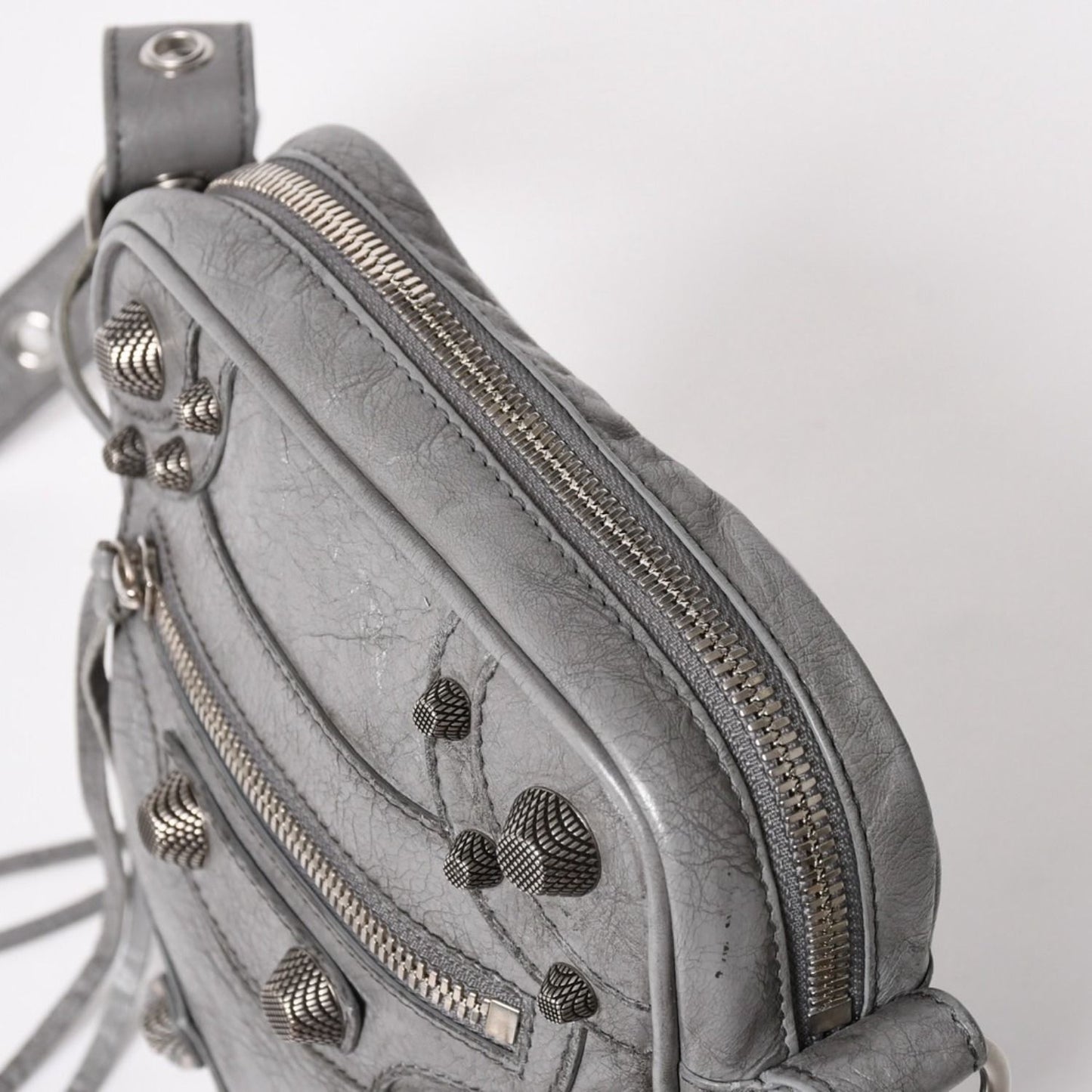 Balenciaga le Cagole Shoulder Bag Gray Leather Silver — view 6