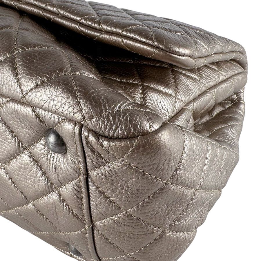 Chanel Shoulder Bag Jumbo Quilted — view 7