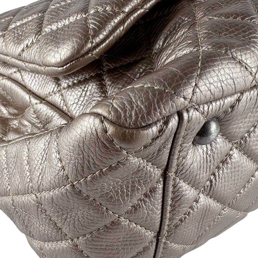 Chanel Shoulder Bag Jumbo Quilted — view 8