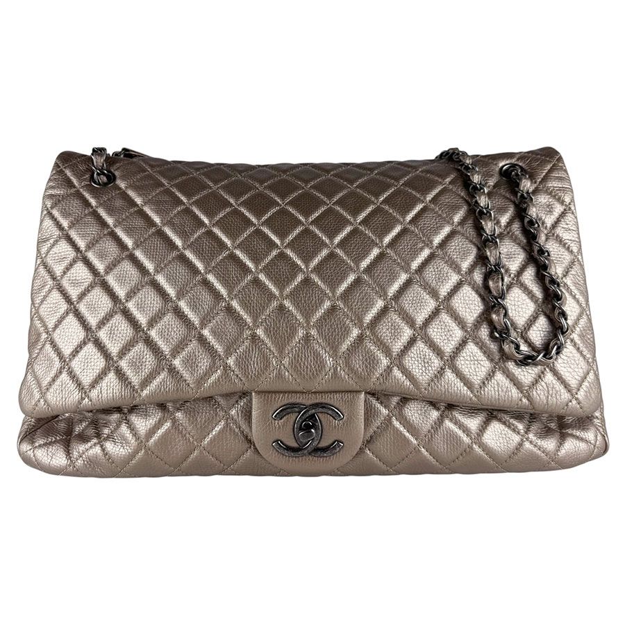 Chanel Shoulder Bag Jumbo Quilted