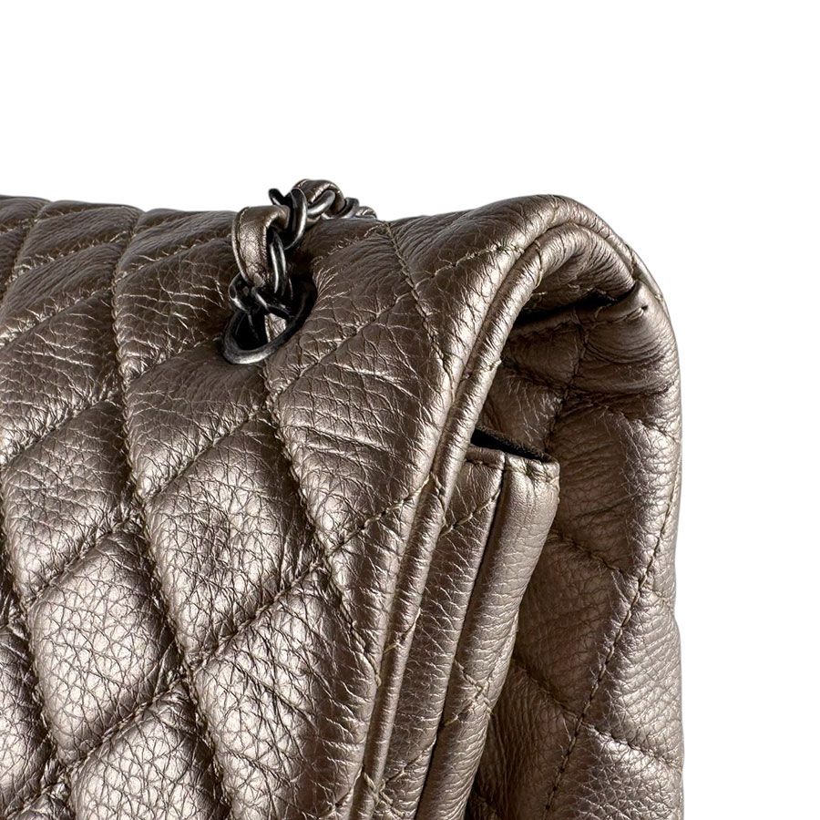 Chanel Shoulder Bag Jumbo Quilted — view 5