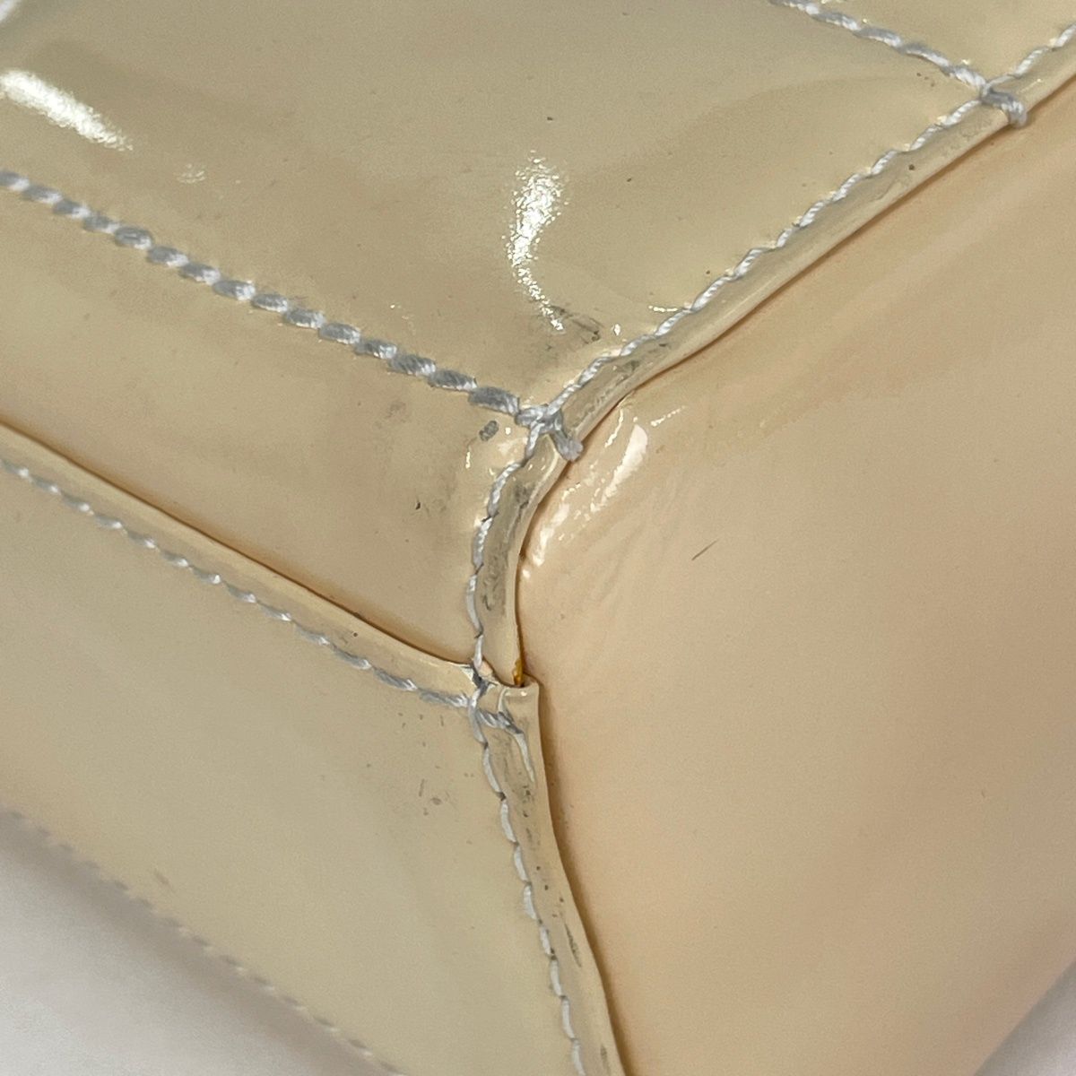 Chanel Handbag CC Logo Choedge Coat Enamel Patent Leather Beige — view 3