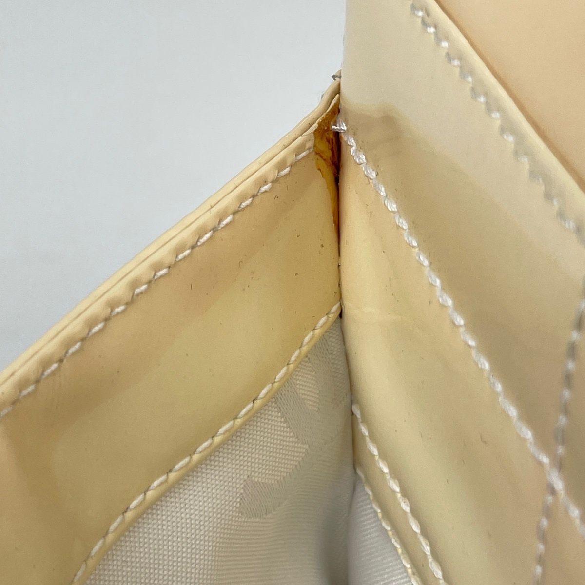 Chanel Handbag CC Logo Choedge Coat Enamel Patent Leather Beige — view 5