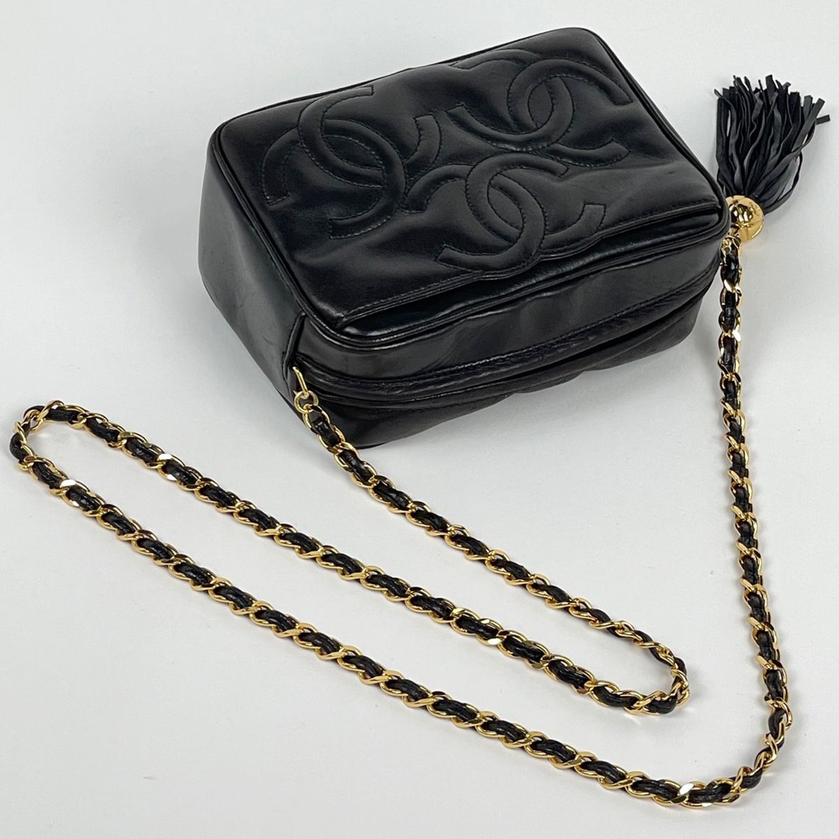 Chanel Shoulder Bag Triple CC Logo Fringe Leather Black — view 5