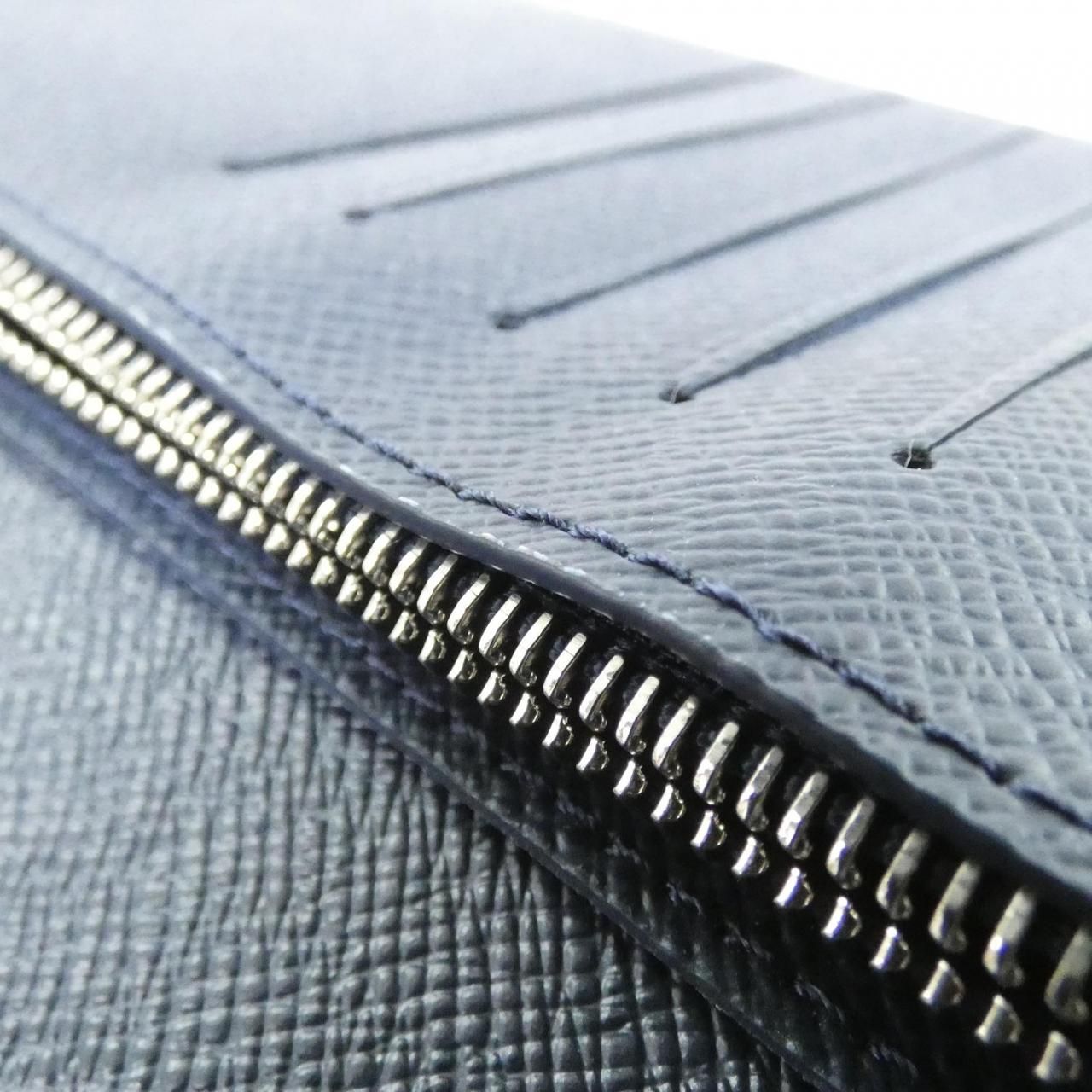 Louis Vuitton Taiga Portefeuille Brazza Wallet — view 6
