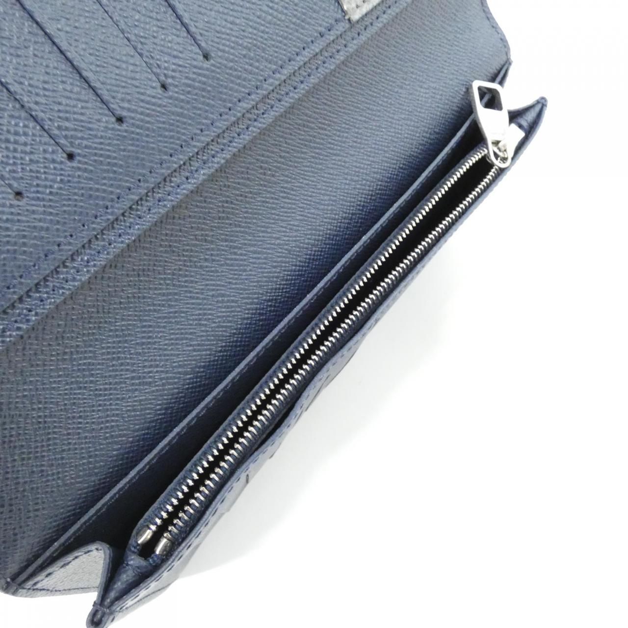Louis Vuitton Taiga Portefeuille Brazza Wallet — view 5