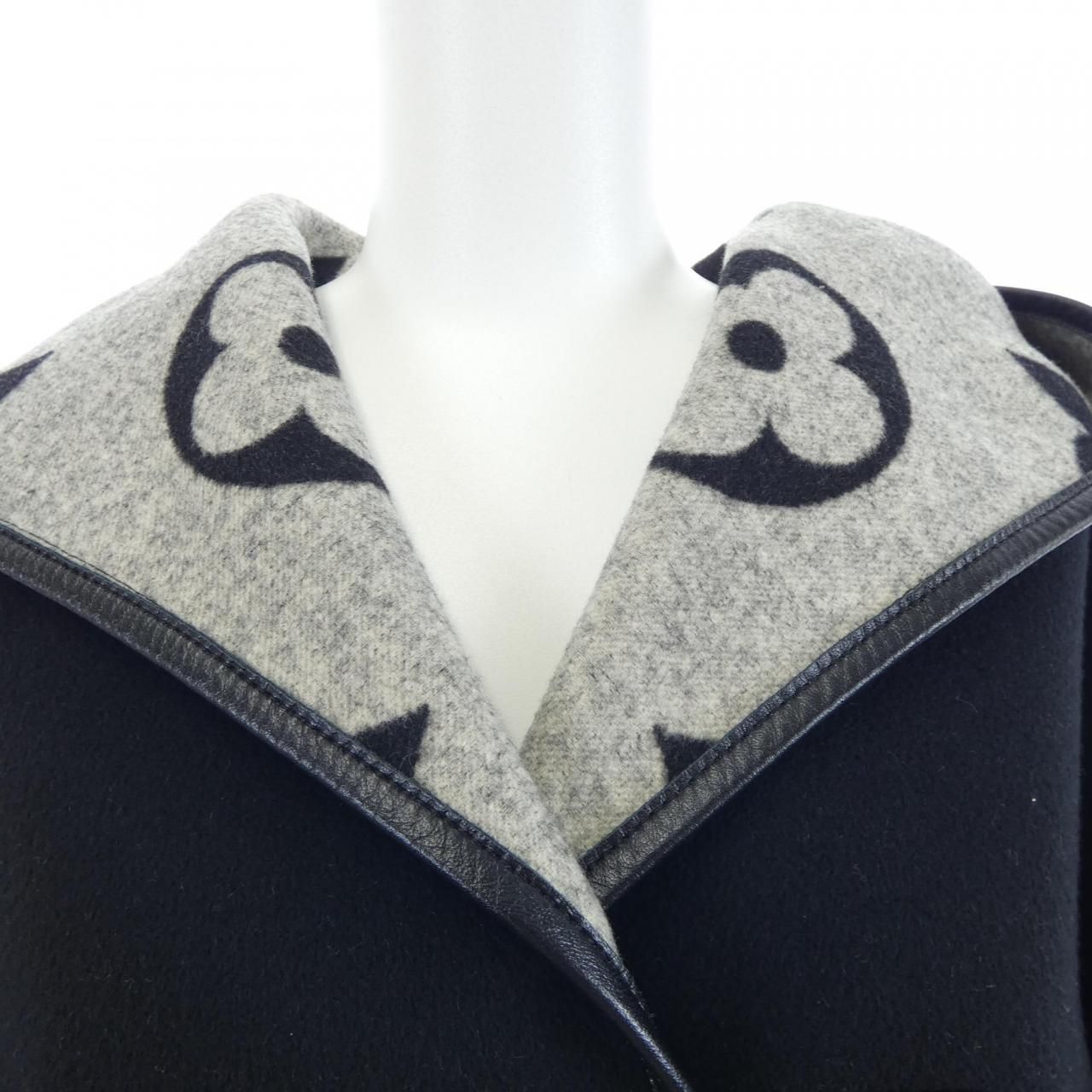 Louis Vuitton Double Face Monogram Giant Pattern Nuv Coat — view 6