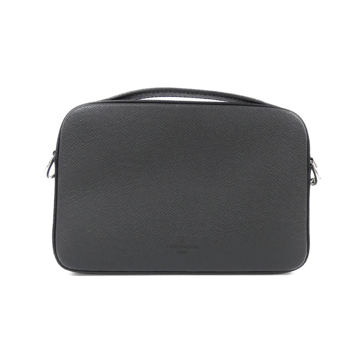 Louis Vuitton Taiga Avenue Messenger Shoulder — view 2