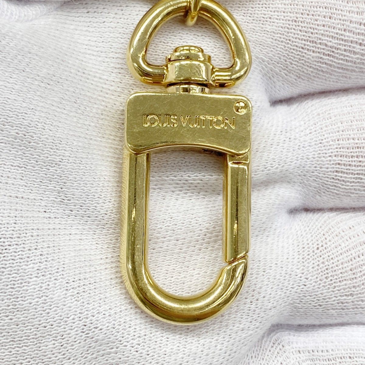 Louis Vuitton Key Holder Charm LV Facet Gold — view 3