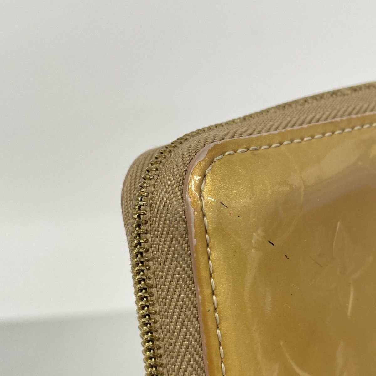 Louis Vuitton Coin Case Vernis Zippy Purse Beige Poudre — view 7