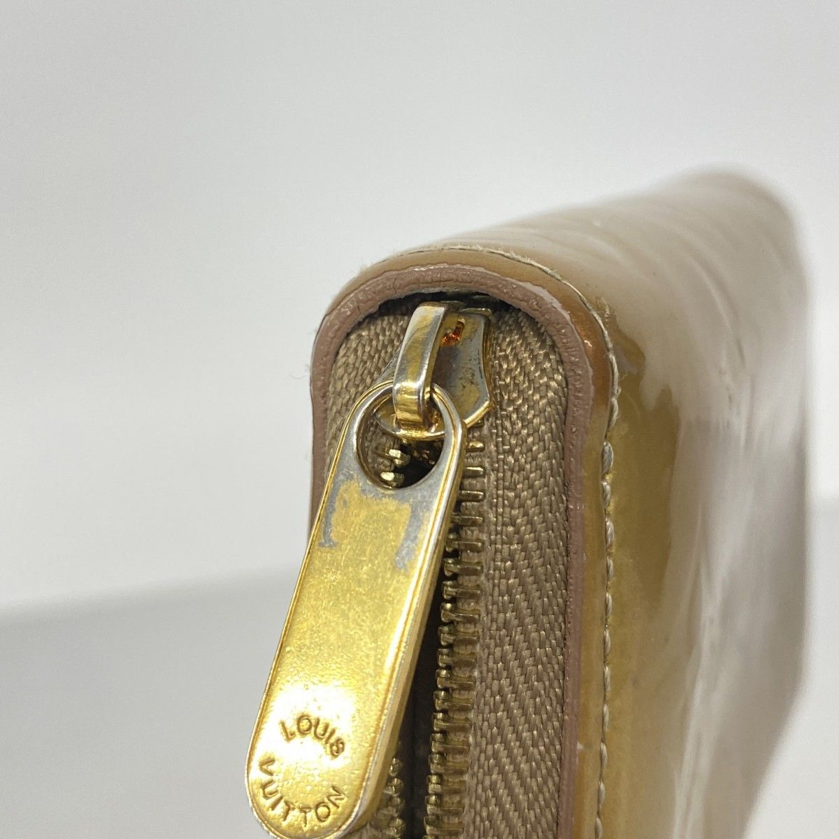 Louis Vuitton Coin Case Vernis Zippy Purse Beige Poudre — view 6