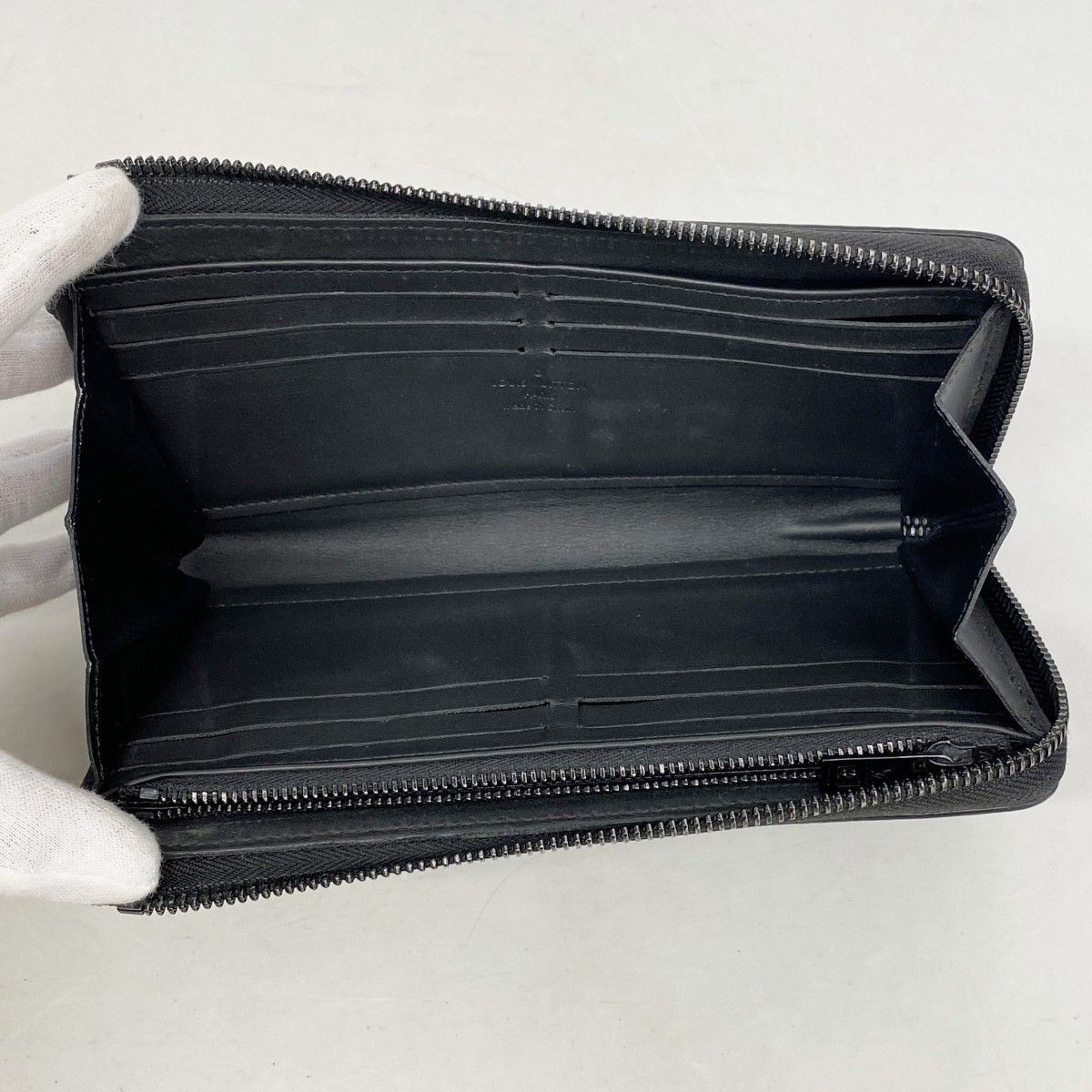 Louis Vuitton Wallet LV Aerogram Zippy Black — view 3