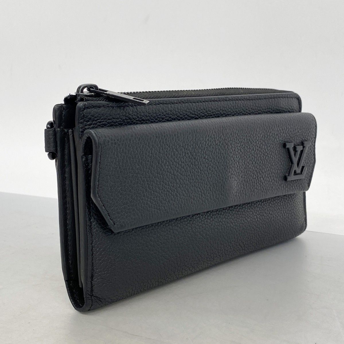 Louis Vuitton Wallet LV Aerogram Zippy Black — view 2
