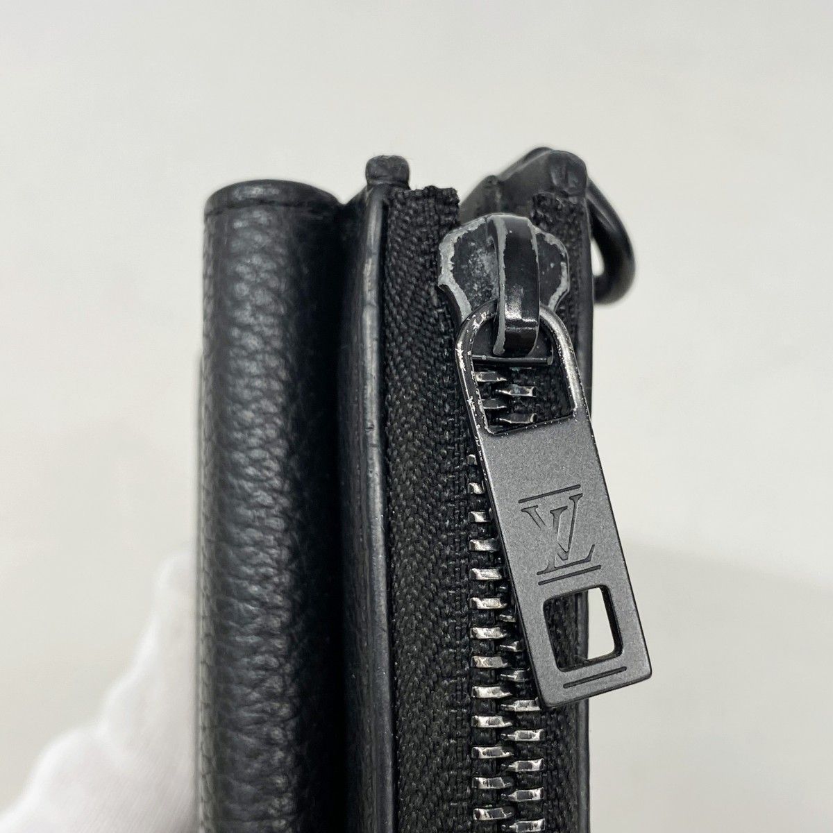 Louis Vuitton Wallet LV Aerogram Zippy Black — view 8